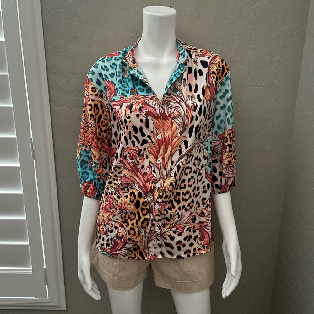 1 Left! Leopard Print Design Button Up Top w/3/4 S… - Picture 2 of 5